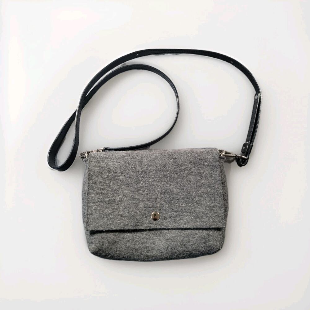 Woolberry Crossbody Shoulder Bag Gray Felt Purse Adjustable Strap Small